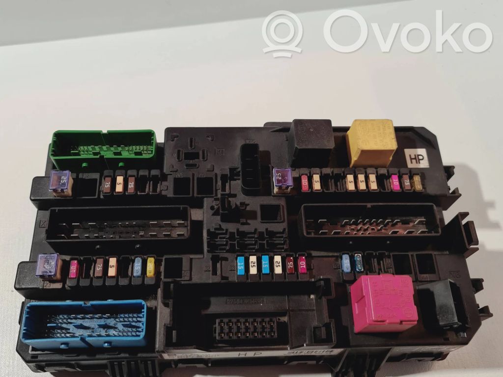 Opel Astra H Módulo de fusible 