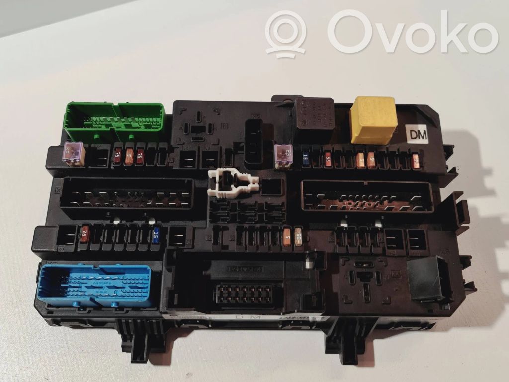 Opel Astra H Módulo de fusible 