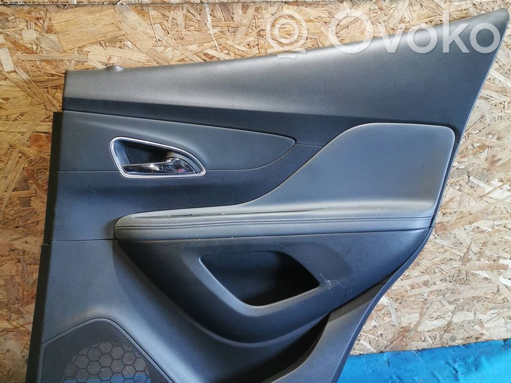 Opel Mokka Boczki / Poszycie drzwi tylnych 