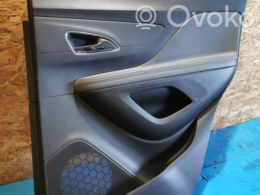 Opel Mokka Boczki / Poszycie drzwi tylnych 