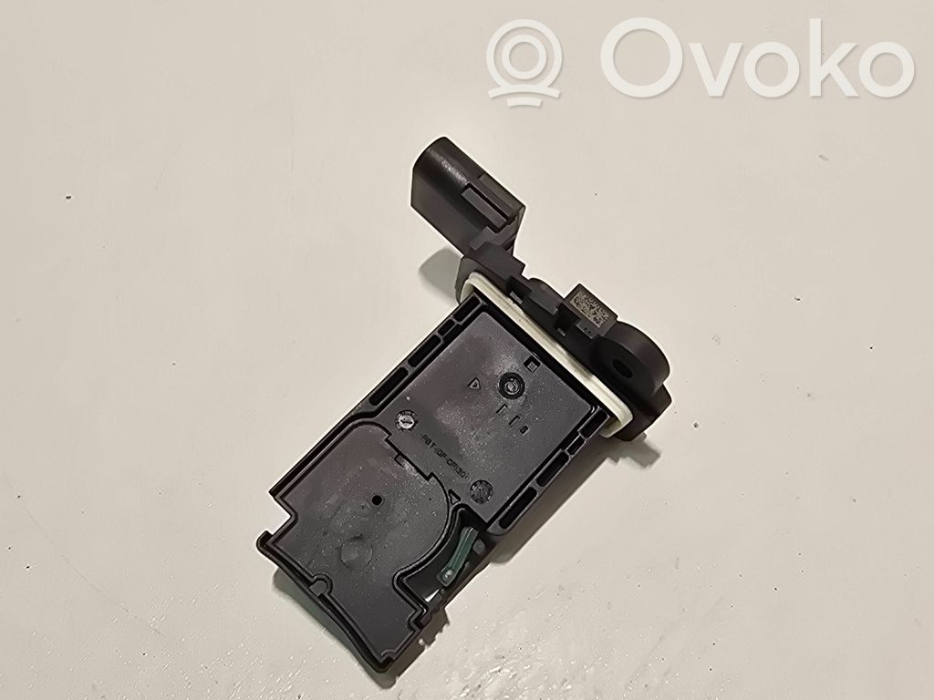 Opel Astra K Przepływomierz masowy powietrza MAF 