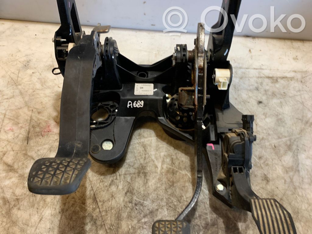Opel Astra J Педаль 