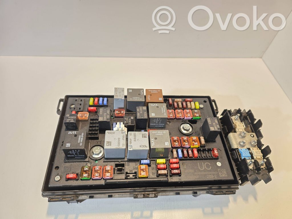Opel Astra J Fuse module 