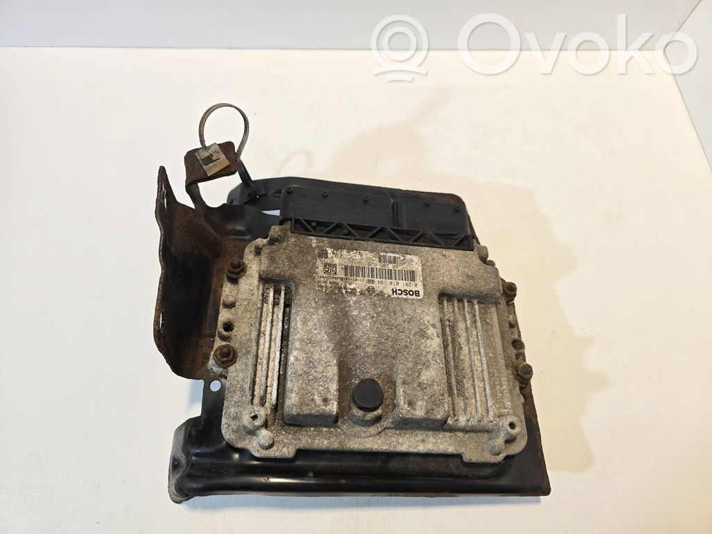 Opel Zafira B Engine control unit/module 
