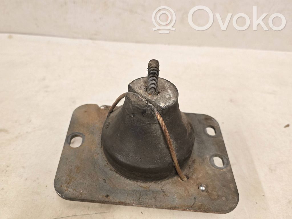 Opel Vivaro Engine mount bracket 