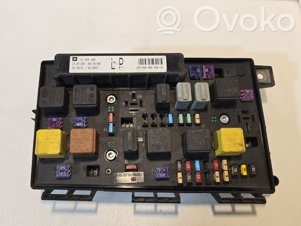 Opel Astra H Ramka / Moduł bezpieczników 