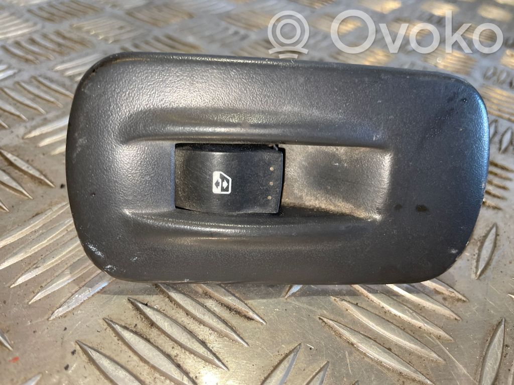 Electric window control switch   8200011870,91165802