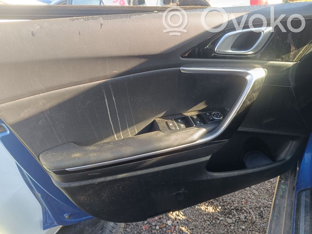 KIA Xceed Boczki / Poszycie drzwi przednich 