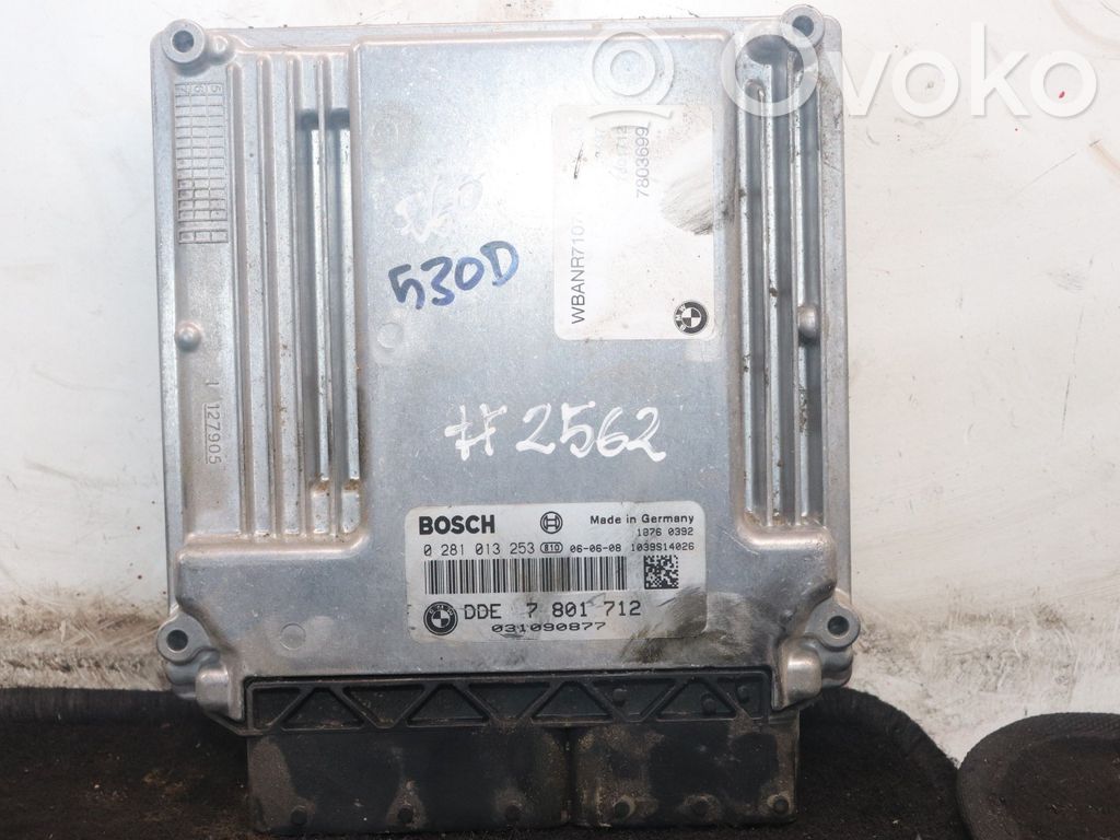 BMW 5 E60 E61 Variklio valdymo blokas 