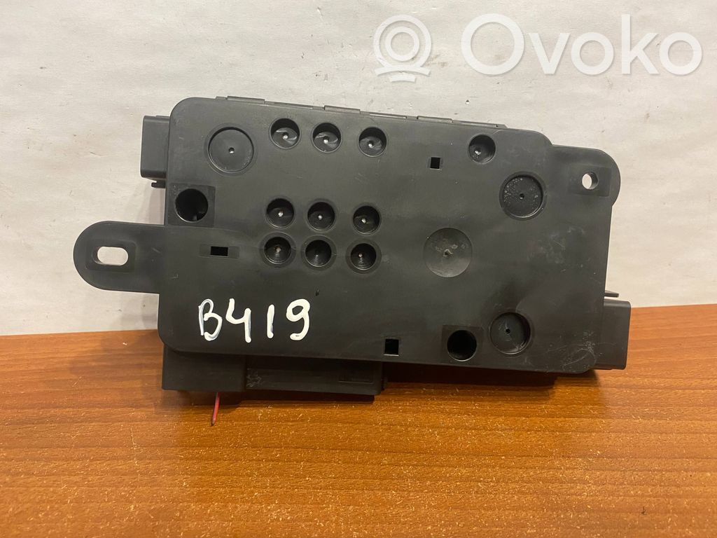 Volkswagen PASSAT B6 Módulo de fusible 
