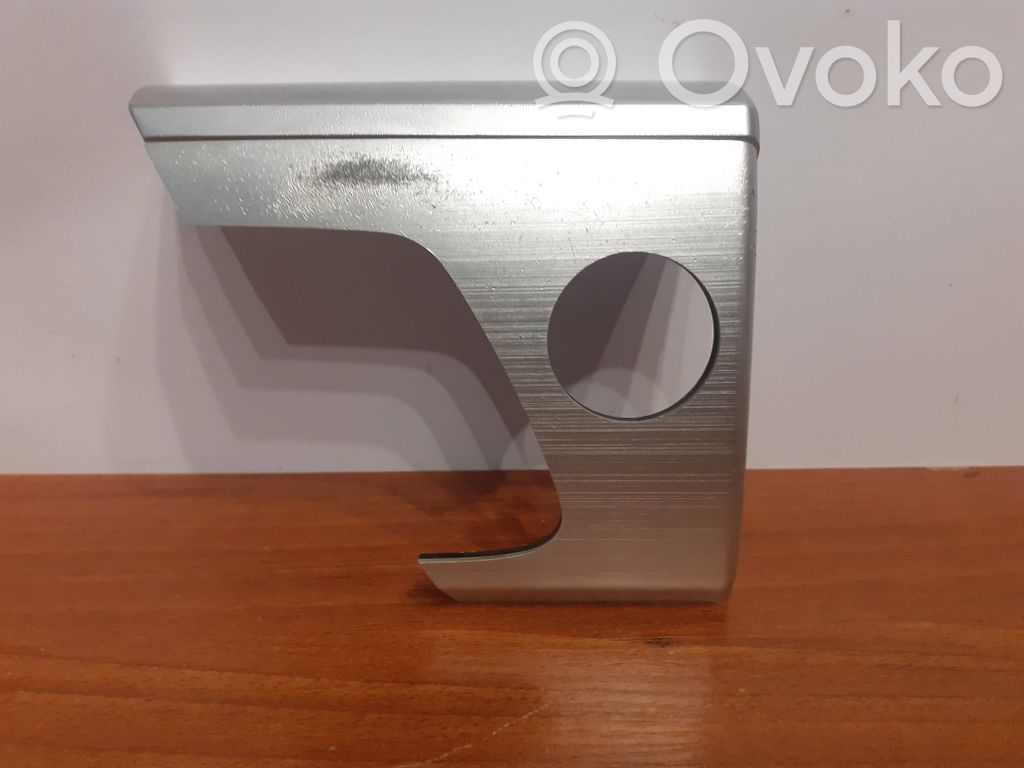 Panel trim   P0114604,70P1048
