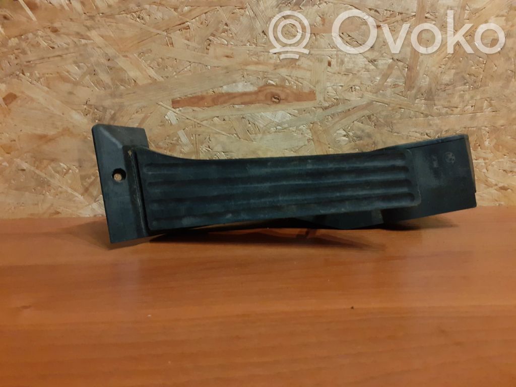 Pedale dell’acceleratore   6786285,3542678628501,527