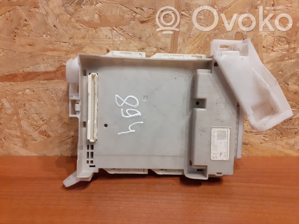 Toyota Prius (XW30) Saugiklių dėžė (komplektas) 