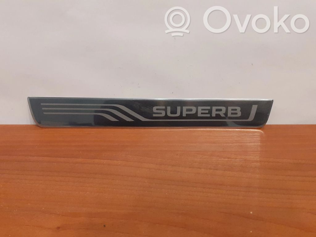 Skoda Superb B8 (3V) Listwa boczna 