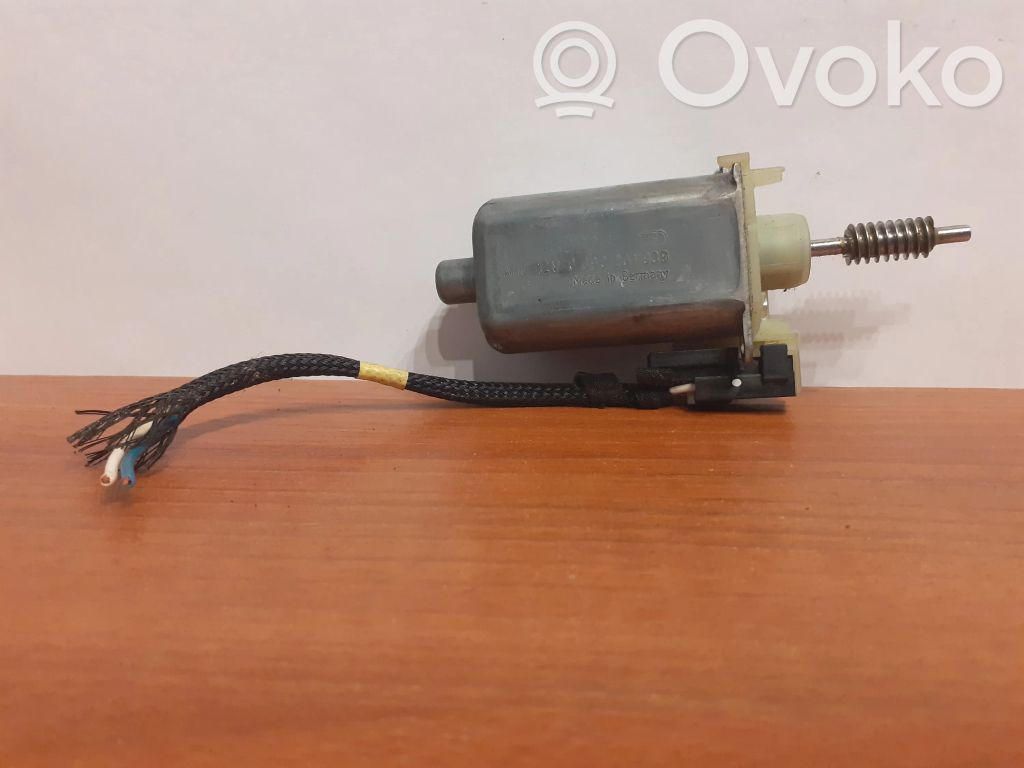 Mercedes-Benz C W203 Seat adjustment motor 