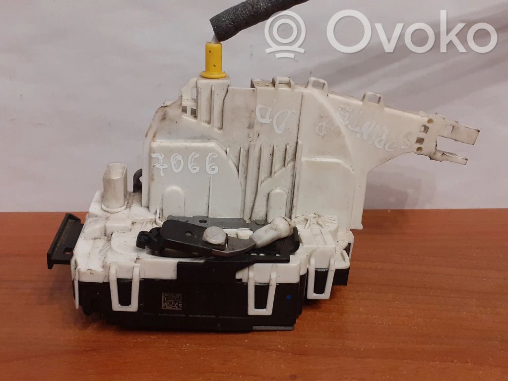 Mercedes-Benz Sprinter W906 Front door lock 