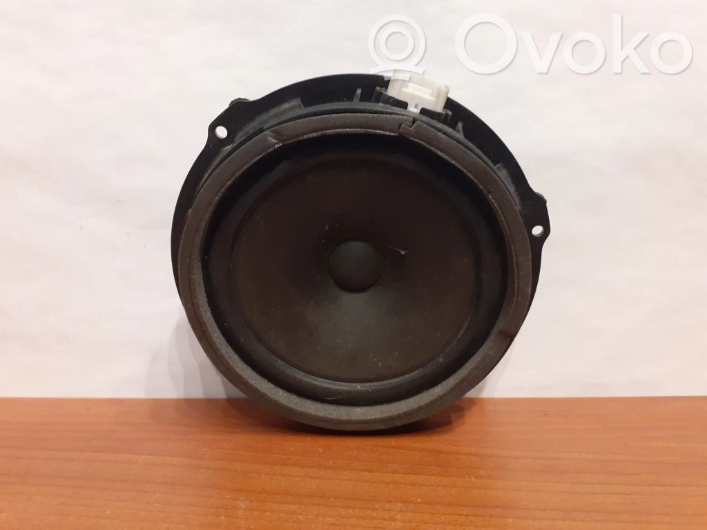 Altavoz de la puerta trasera   7286,6M2T18808AB