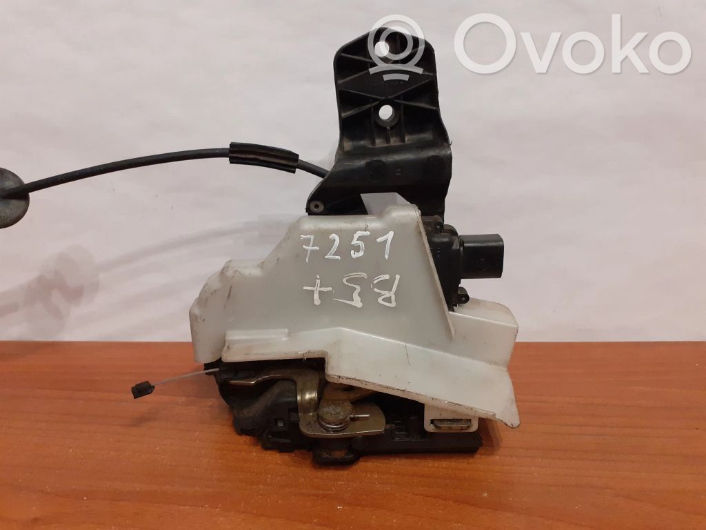 Volkswagen PASSAT B5 Rear door lock 