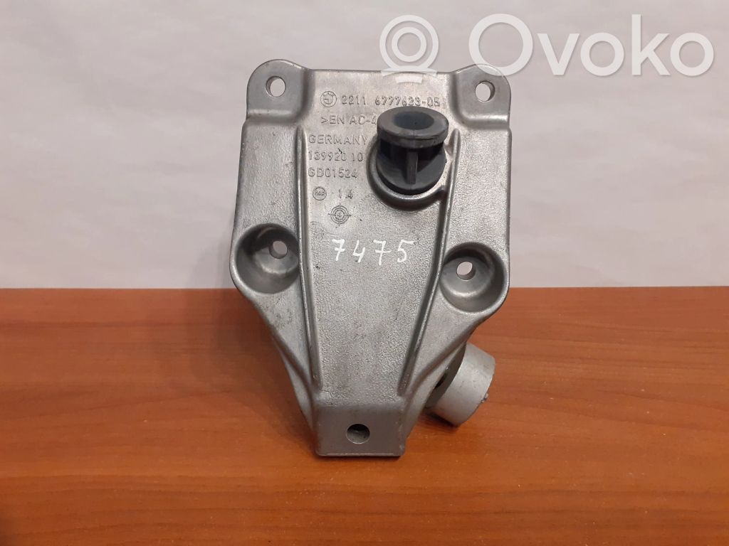 BMW 5 F10 F11 Engine mounting bracket 