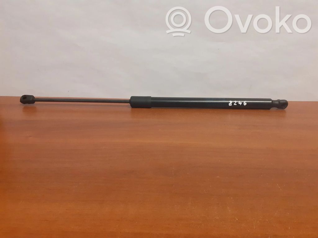 Volkswagen Golf VII Amortyzator klapy tylnej bagażnika 
