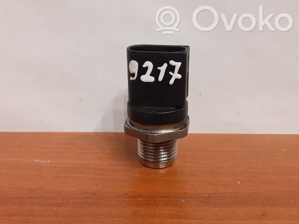 BMW 5 F10 F11 Czujnik ciśnienia paliwa 