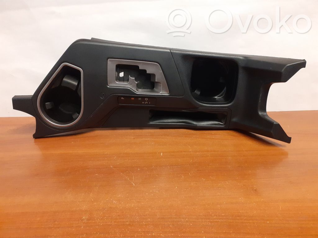 Toyota RAV 4 (XA40) Kita centrinė konsolės (tunelio) detalė 