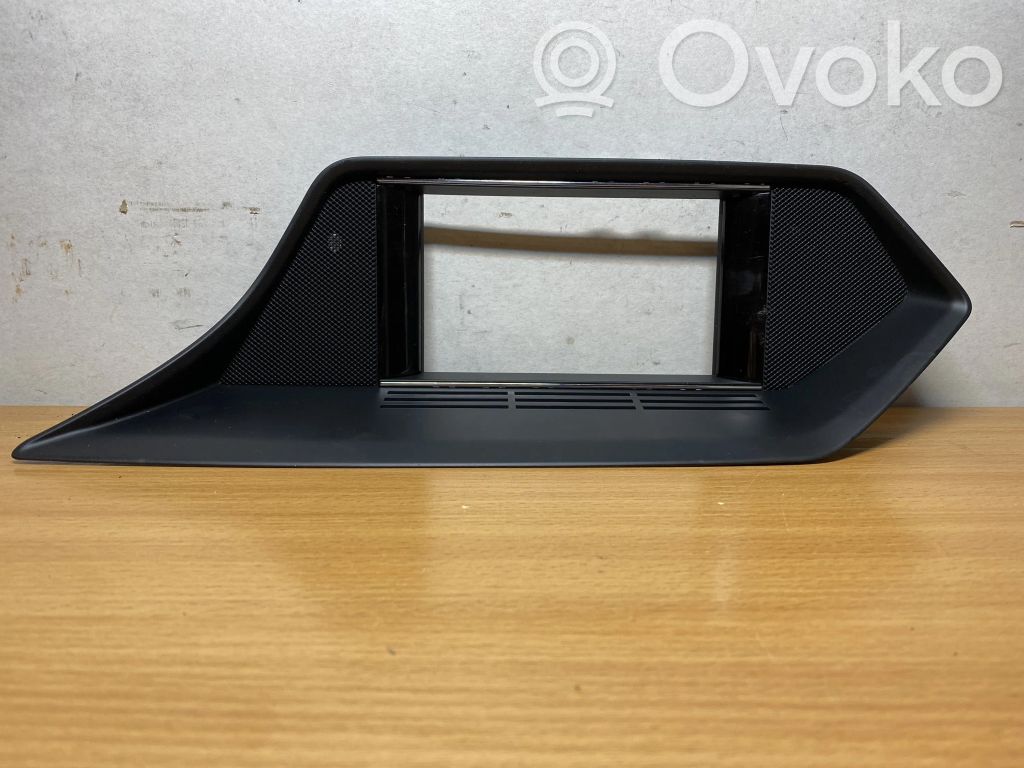 Mercedes-Benz E W212 Radio/GPS head unit trim 