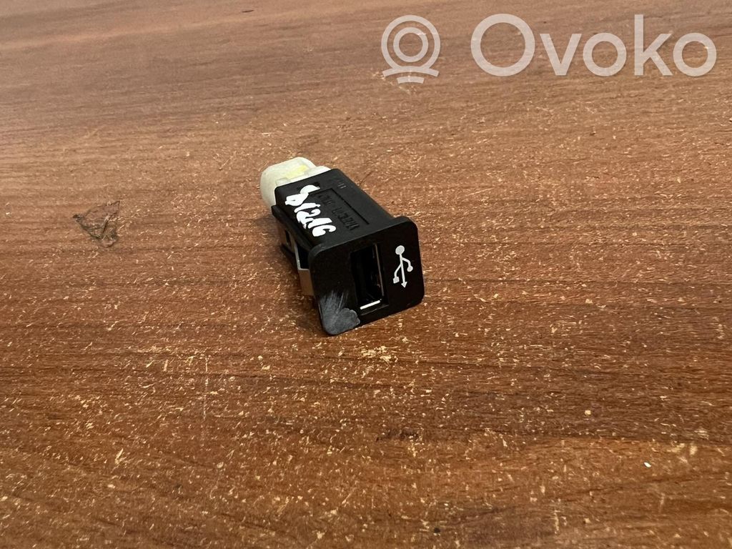 BMW X5 E70 USB socket connector 
