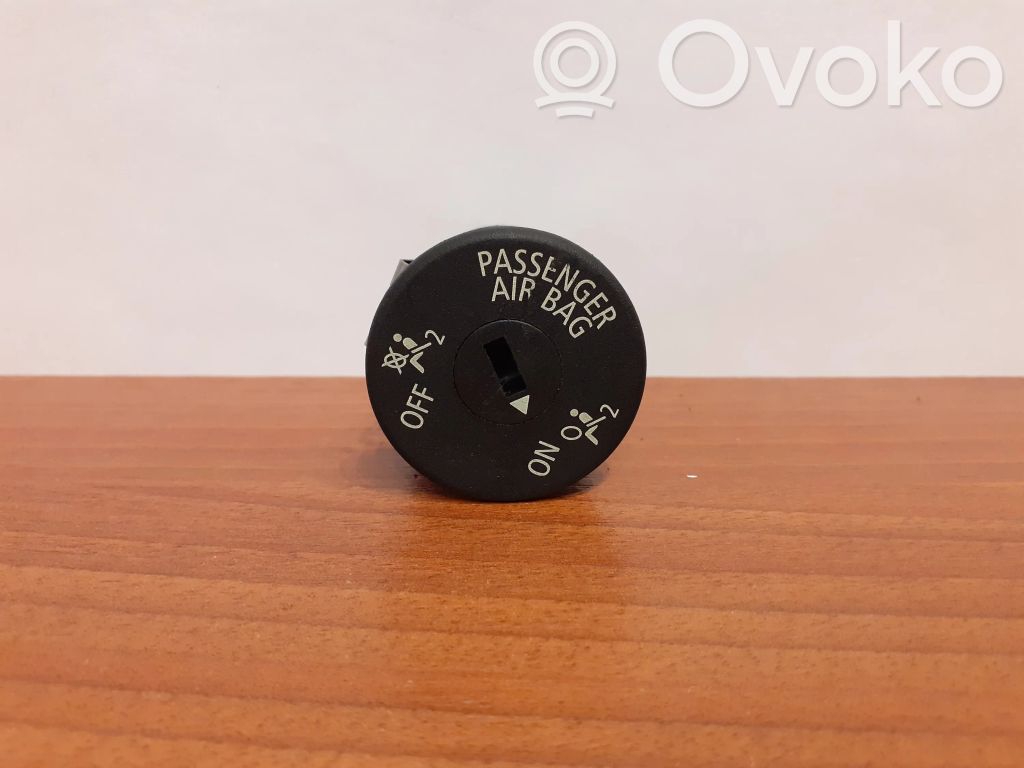 BMW 5 F10 F11 Wyłącznik poduszki powietrznej Airbag pasażera 