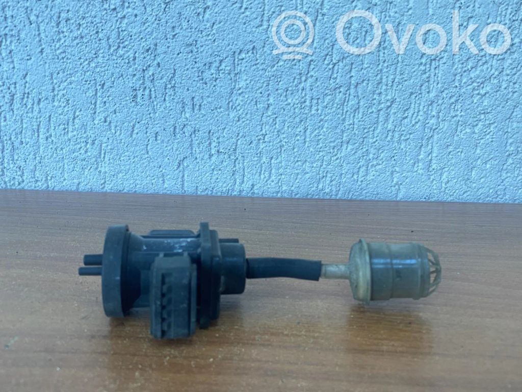 Mercedes-Benz C W203 Engine mount vacuum valve 