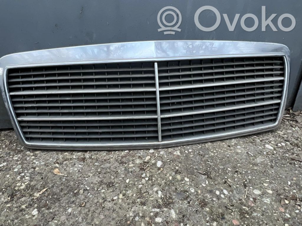 Mercedes-Benz E W210 Maskownica / Grill / Atrapa górna chłodnicy 