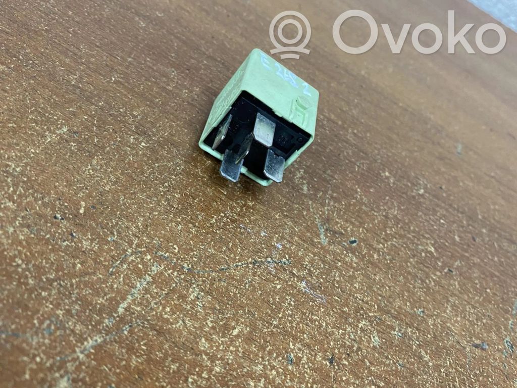 Kita rėlė   61368373700,V23134K59X312,E2682