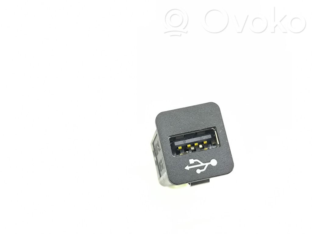BMW X6 E71 USB socket connector 