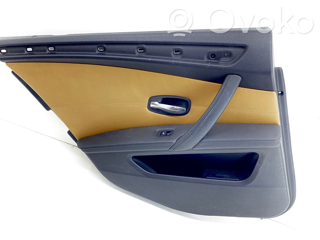 Apšuvums aizmugurējām durvīm   E1369386
