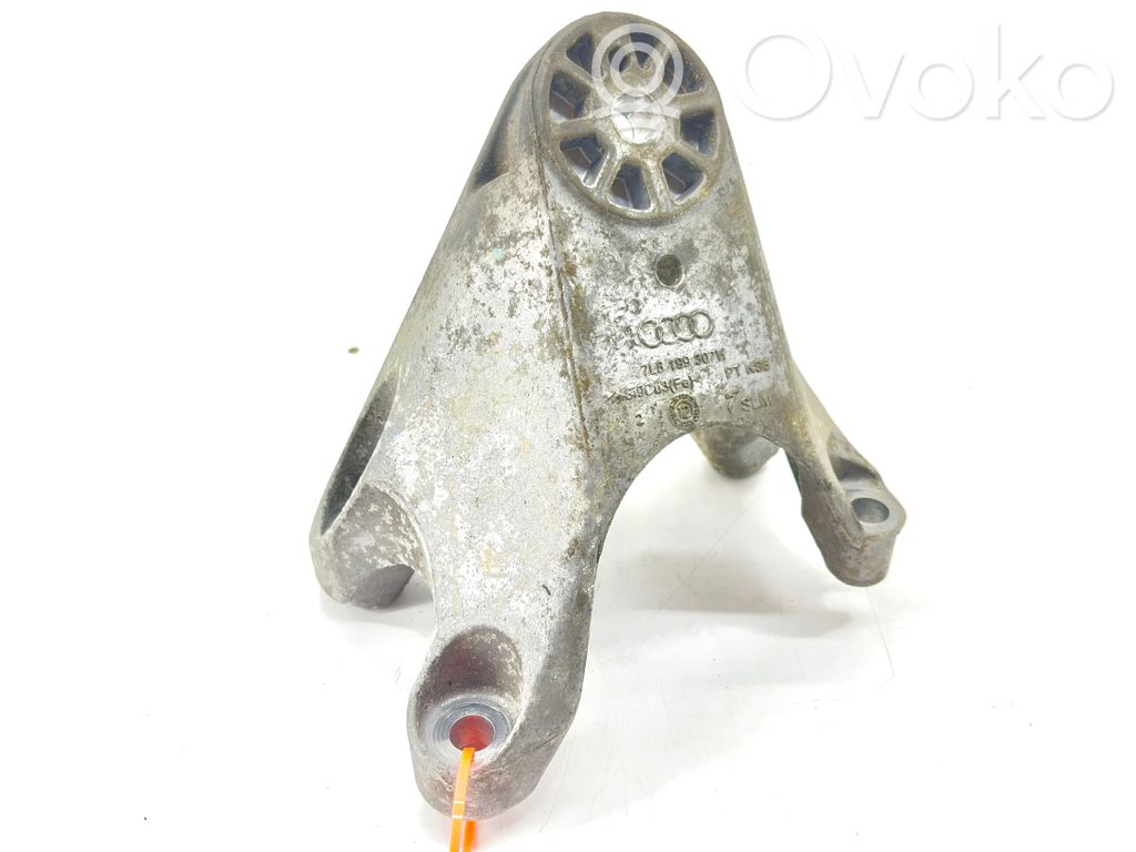 Audi Q7 4L Engine mounting bracket 