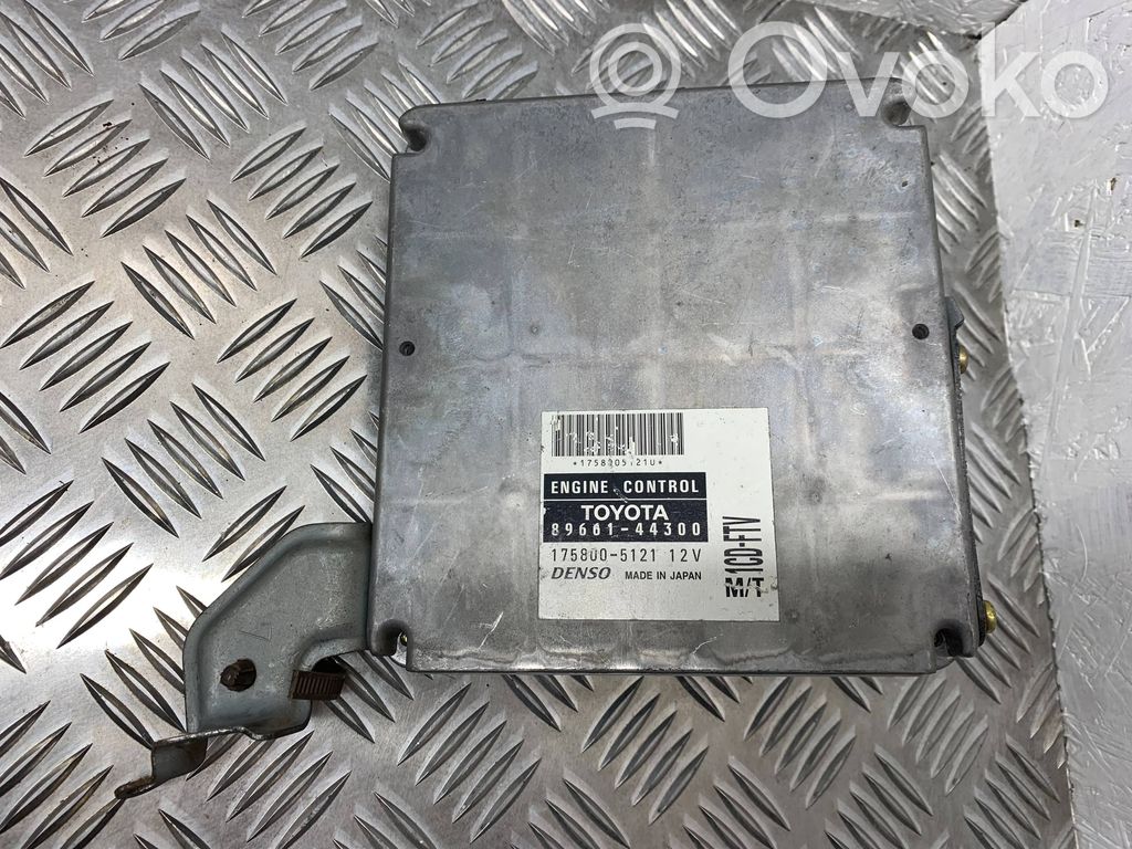 Toyota Avensis Verso Engine control unit/module 