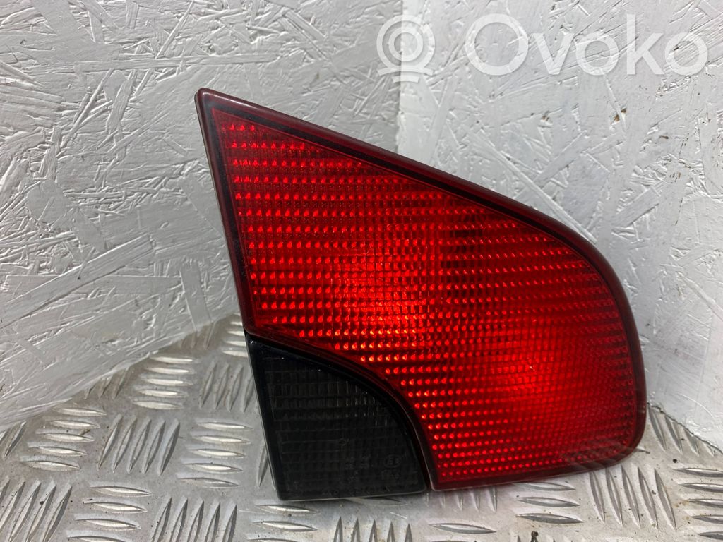 Lampy tylnej klapy bagażnika   45504