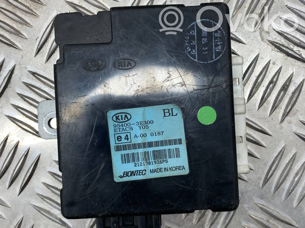 KIA Sorento Door central lock control unit/module 