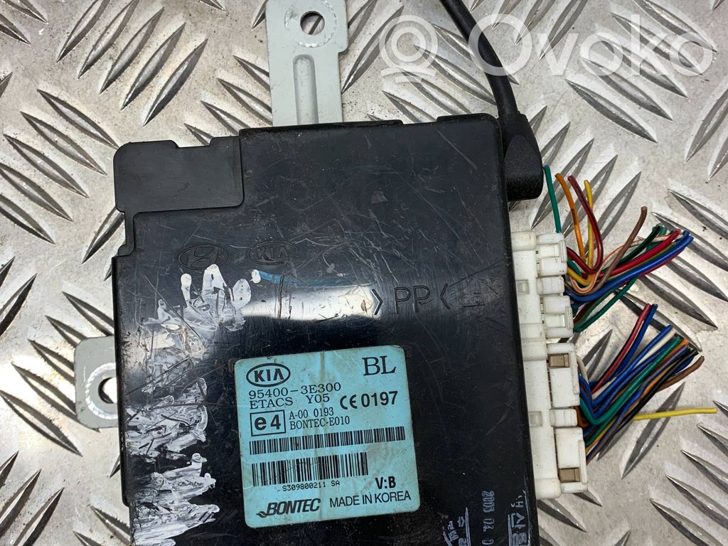 KIA Sorento Door central lock control unit/module 