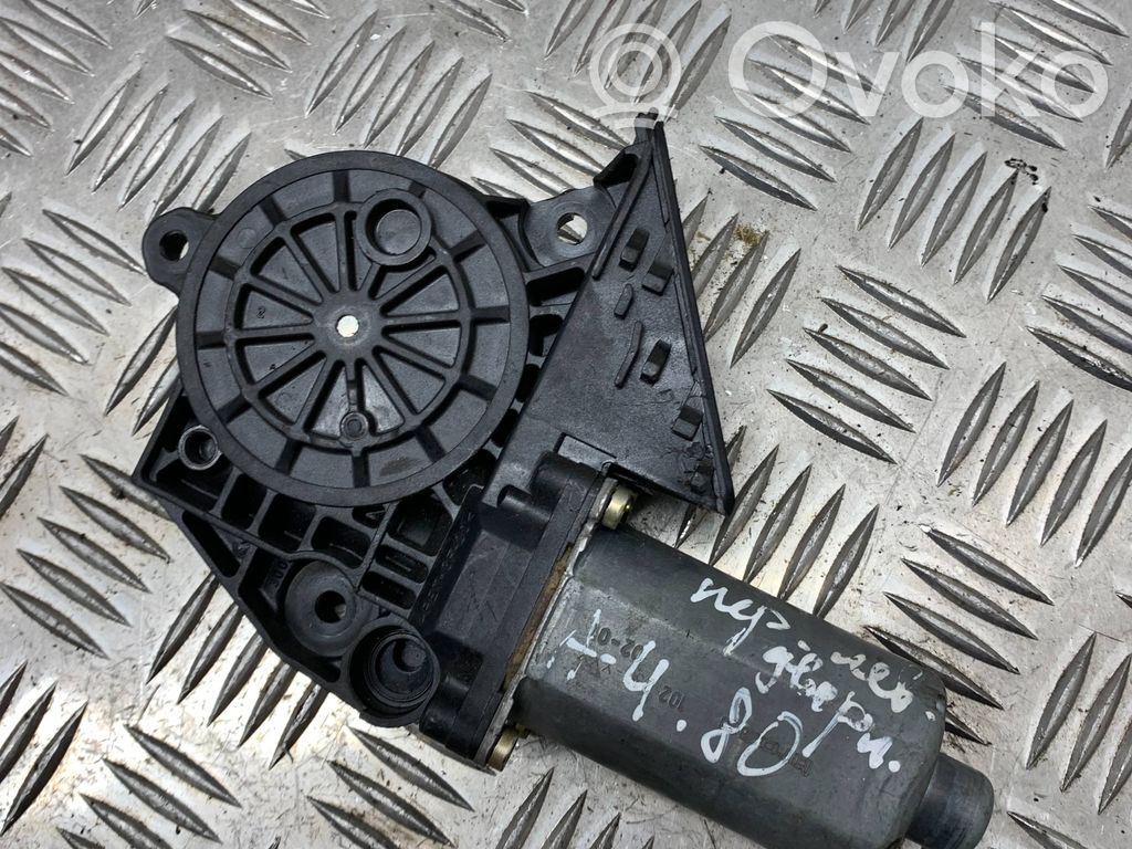 Audi A4 S4 B6 8E 8H Silnik regulatora szyby drzwi przednich 