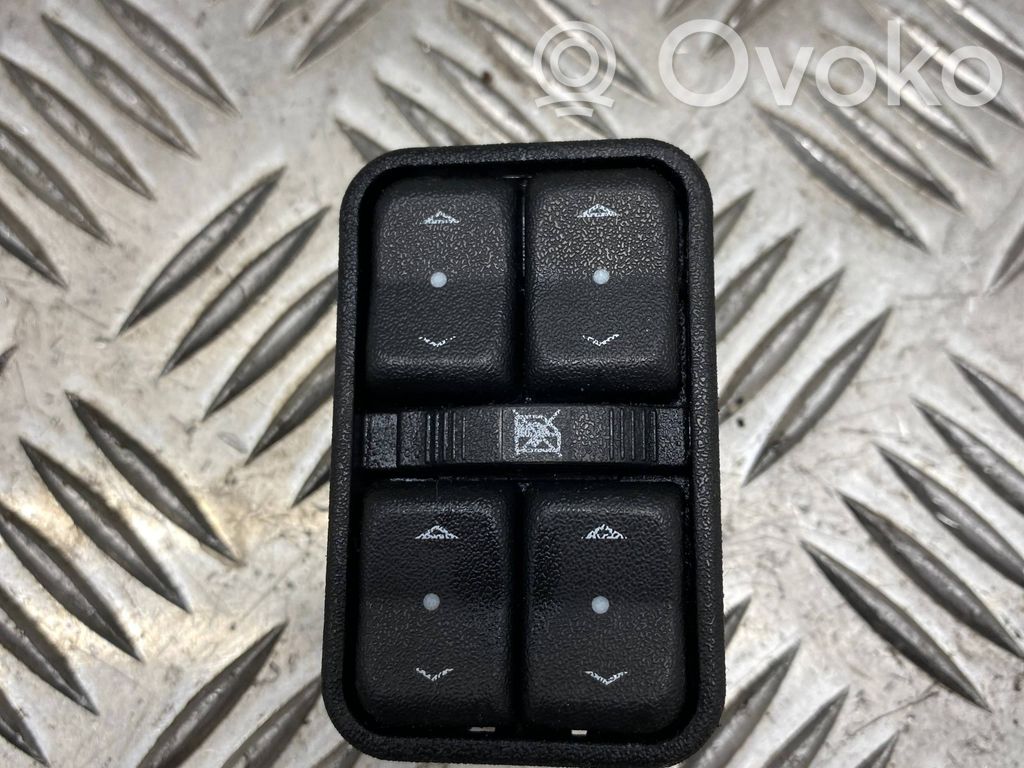 Opel Meriva A Electric window control switch 