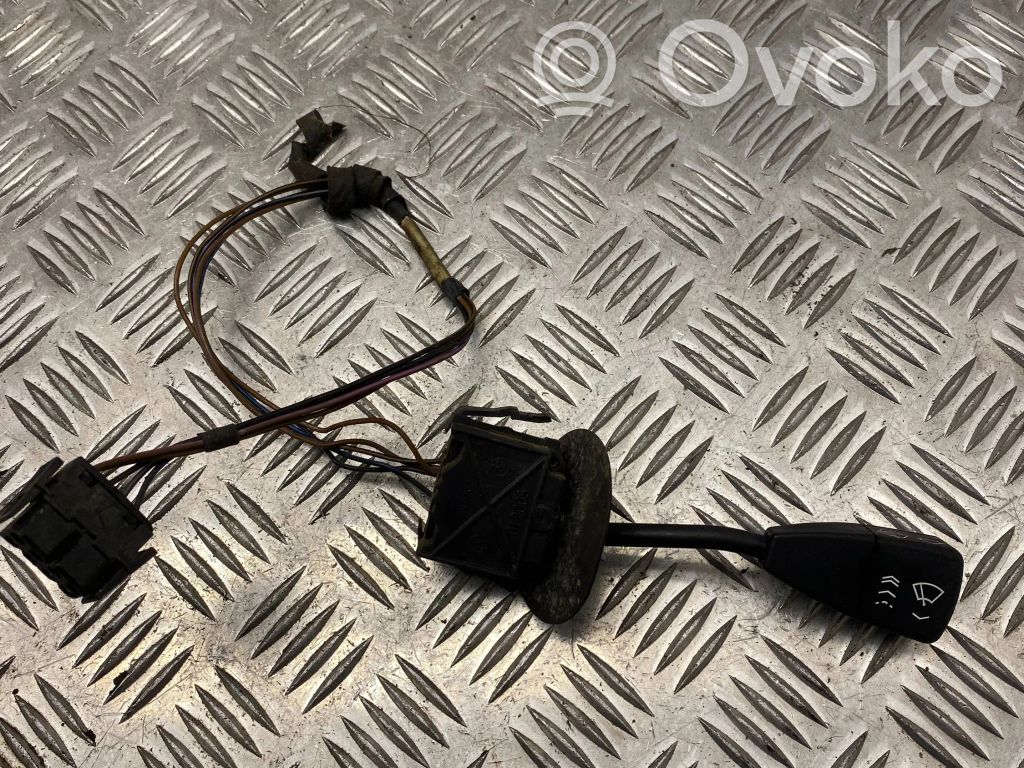 BMW 5 E34 Stikla tīrītāja vadības pogas kātiņš 