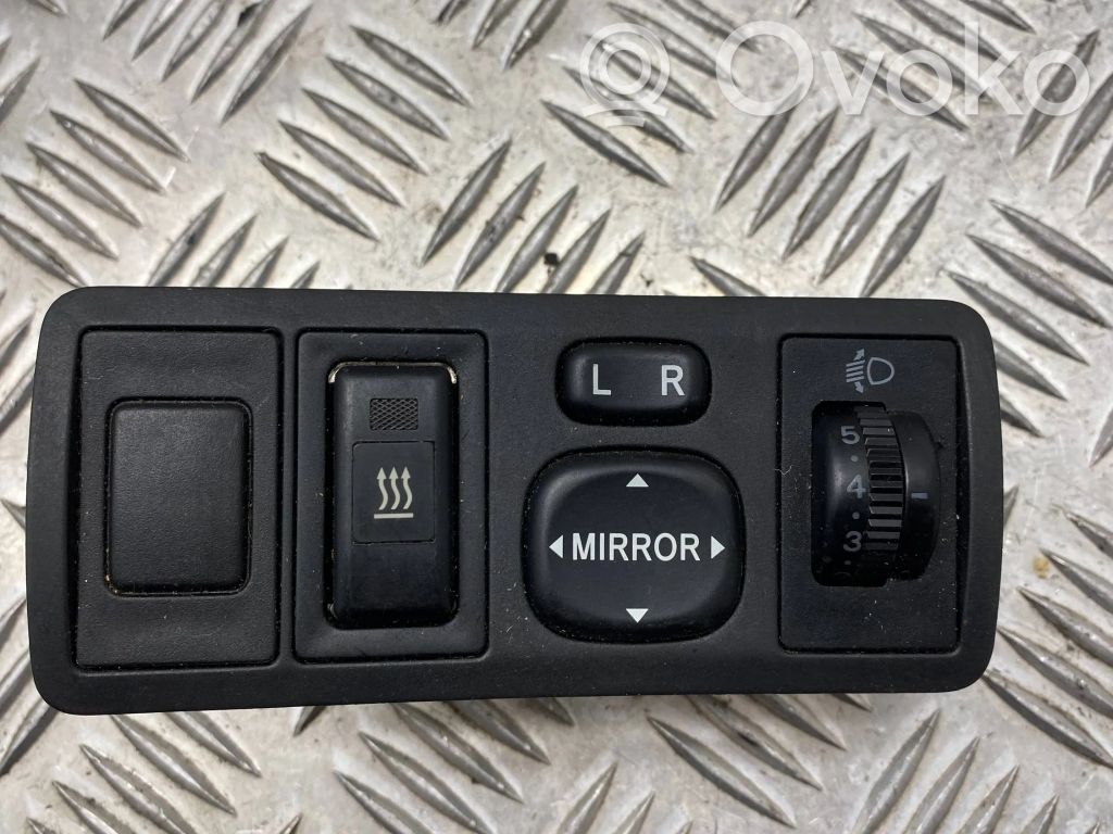 Toyota Avensis T250 Wing mirror switch 