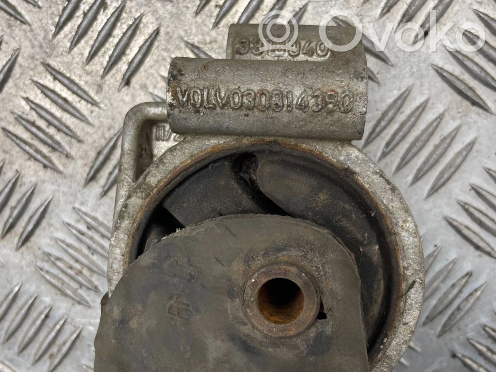 Mitsubishi Carisma Engine mount bracket 