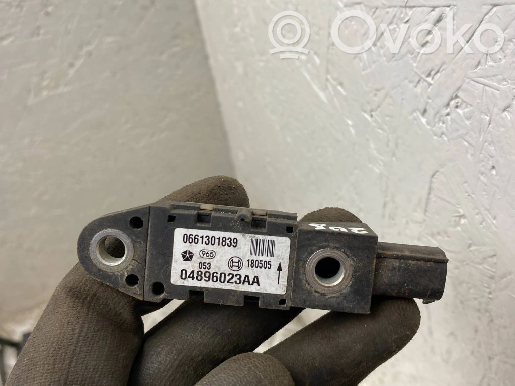 Chrysler Grand Voyager IV Airbag deployment crash/impact sensor 