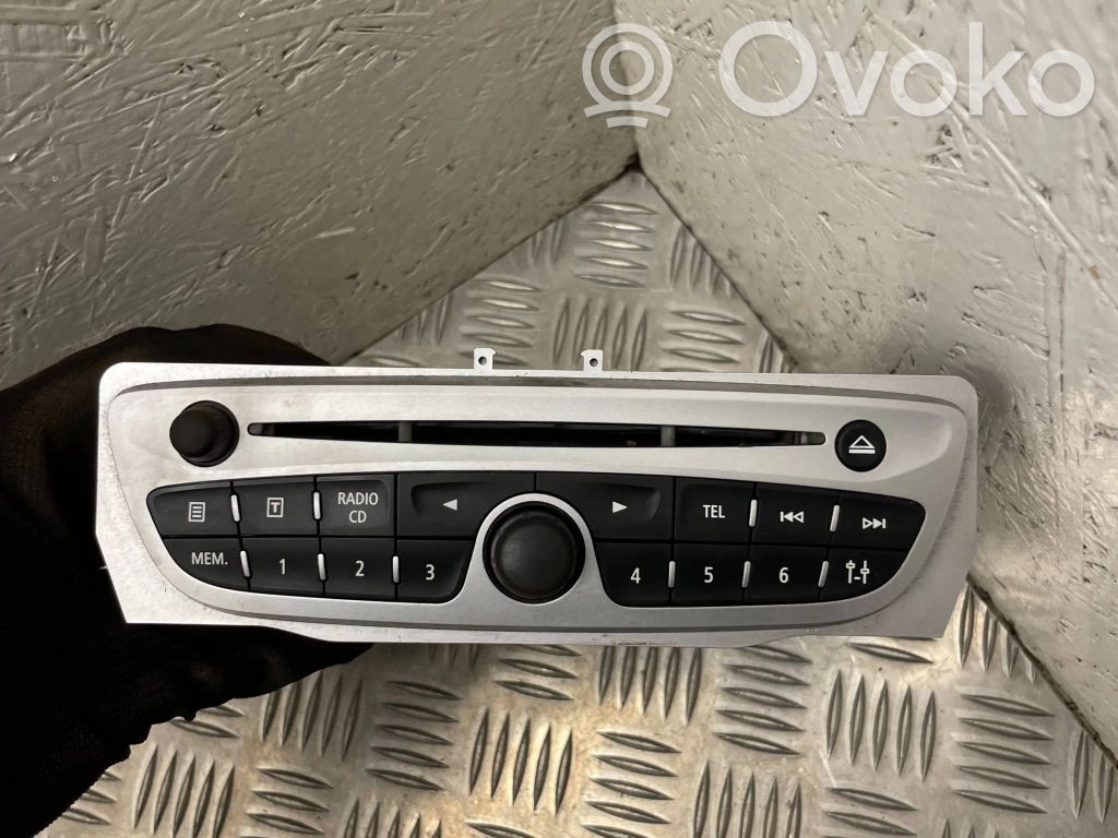 Panel / Radioodtwarzacz CD/DVD/GPS   281159638R,7649159391,10R035668,2056998,7649159391