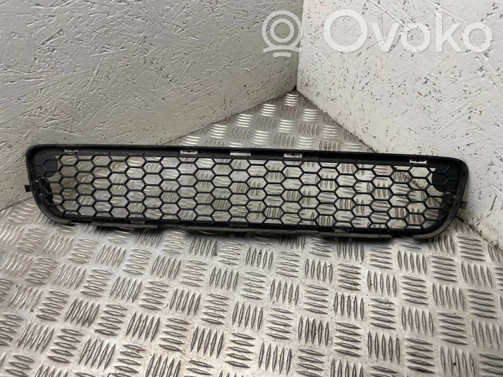 Volvo S80 Etupuskurin alempi jäähdytinsäleikkö 