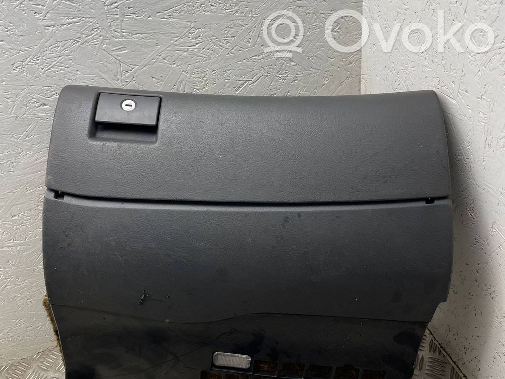 Audi A4 S4 B5 8D Daiktadėžė 