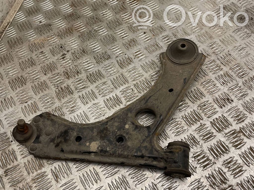 Opel Corsa D Wahacz przedni 