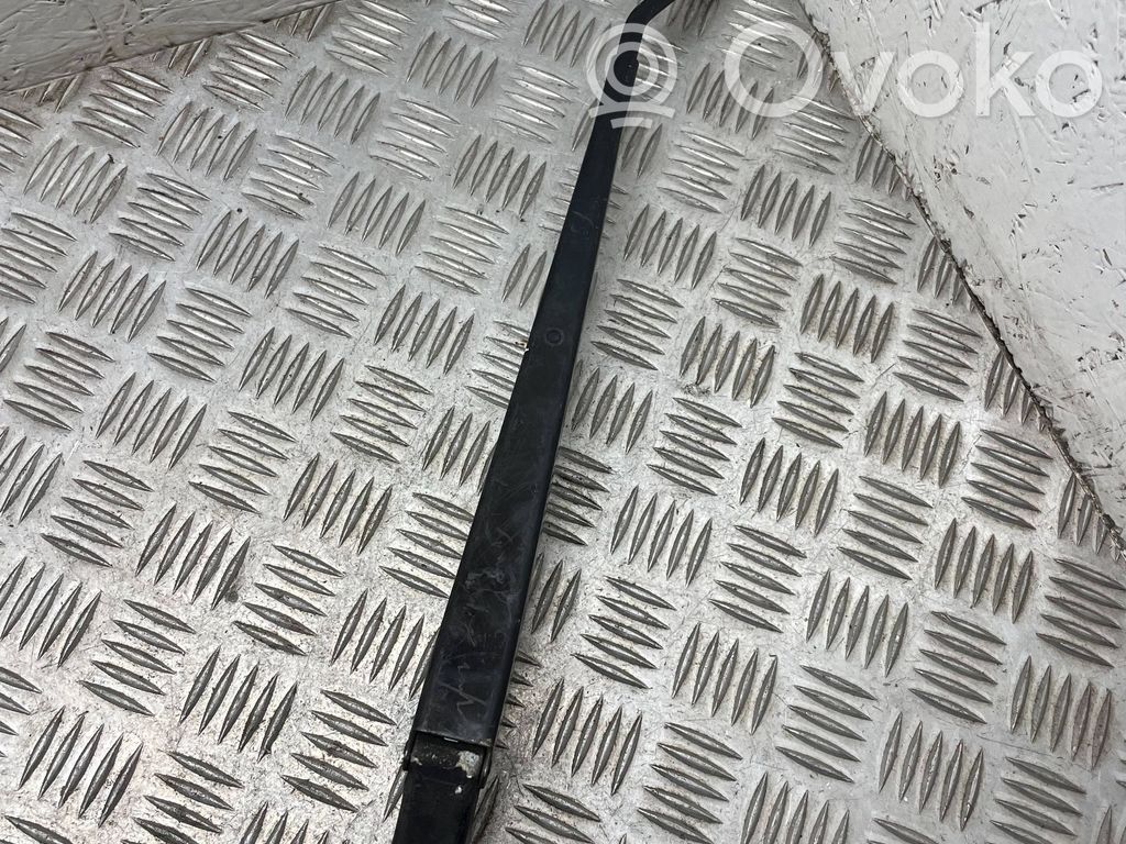 Jeep Grand Cherokee (WK) Front wiper blade arm 